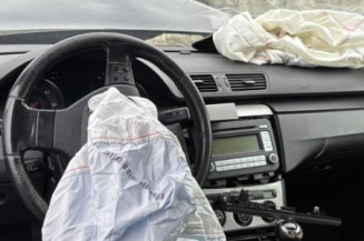 Vitre avant gauche VOLKSWAGEN PASSAT 5