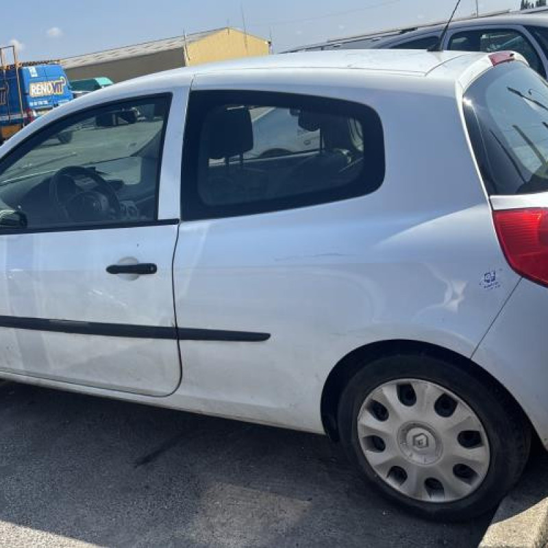 Feu arriere principal gauche (feux) RENAULT CLIO 3 Photo n°9