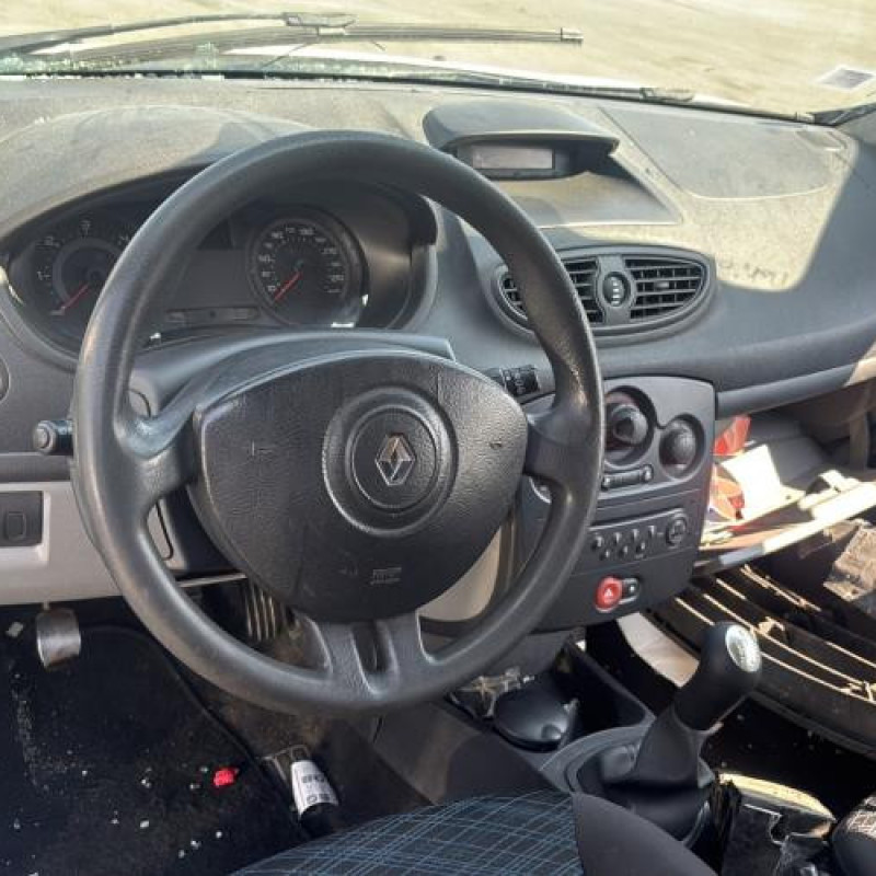 Feu arriere principal gauche (feux) RENAULT CLIO 3 Photo n°14