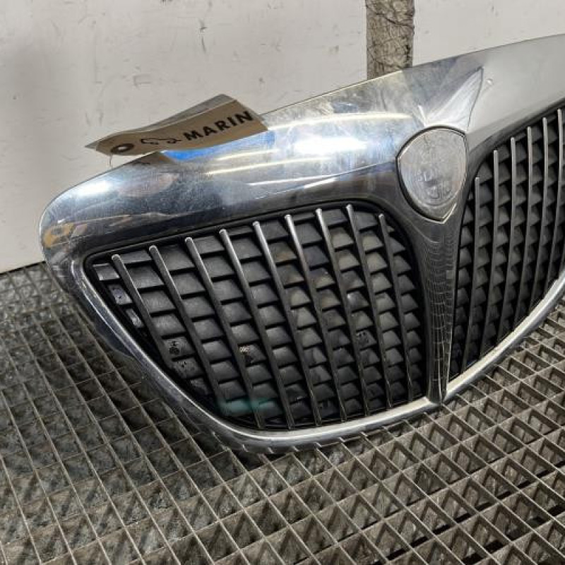 Calandre LANCIA YPSILON 4 Photo n°2