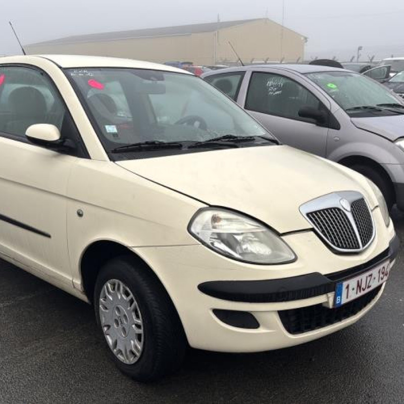 Pare choc avant LANCIA YPSILON 4 Photo n°8