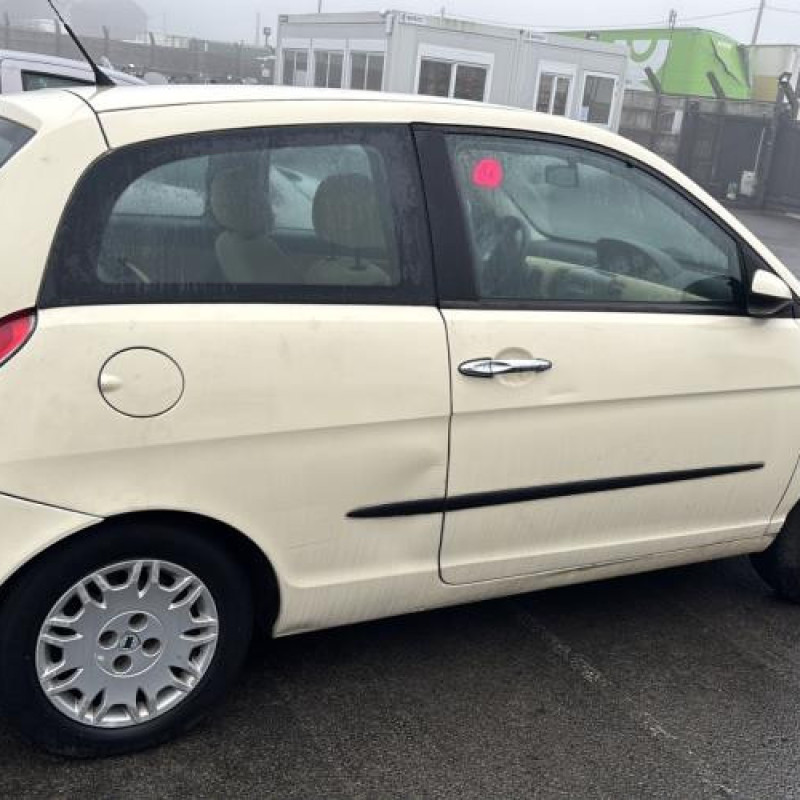 Pare choc avant LANCIA YPSILON 4 Photo n°12