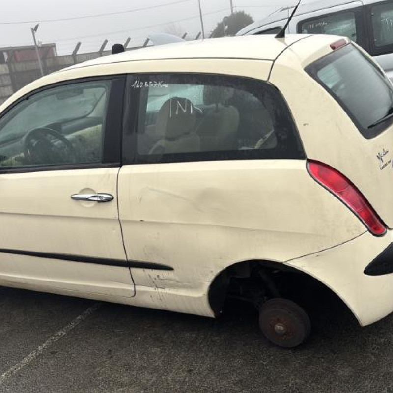 Pare choc avant LANCIA YPSILON 4 Photo n°13