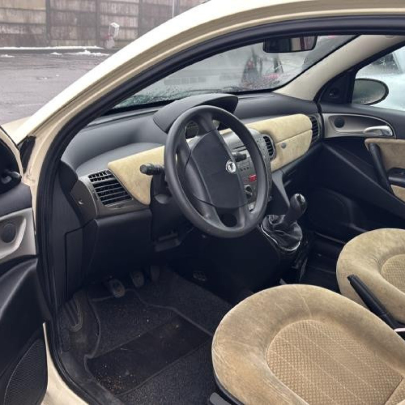 Pare choc avant LANCIA YPSILON 4 Photo n°15