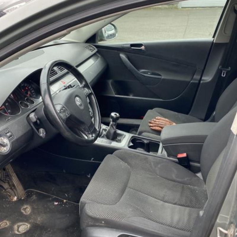 Calandre VOLKSWAGEN PASSAT 5 Photo n°5