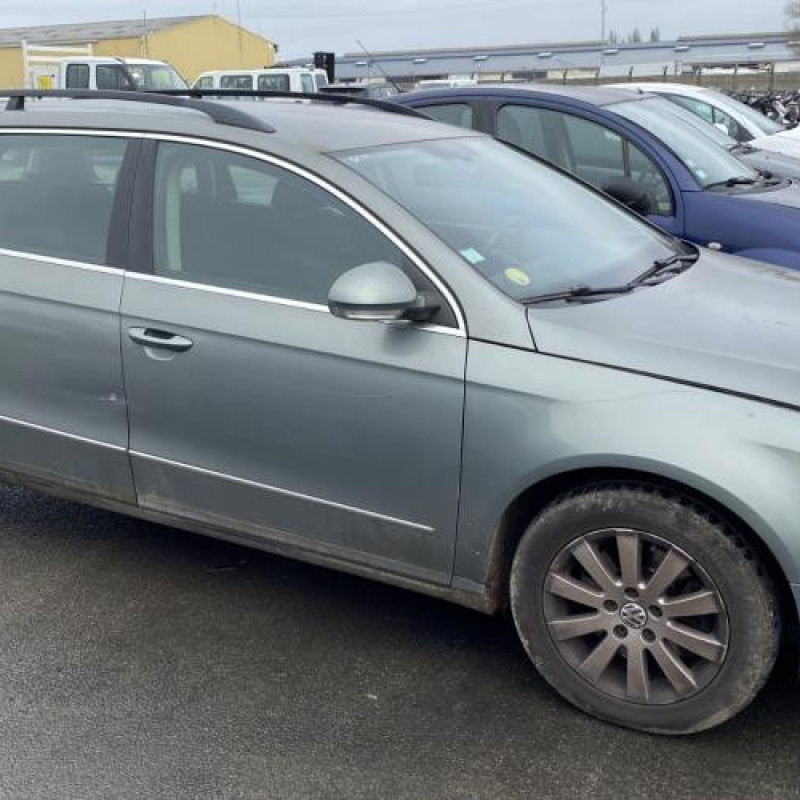 Calandre VOLKSWAGEN PASSAT 5 Photo n°16