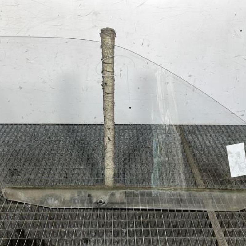 Vitre avant gauche RENAULT CLIO 1 Photo n°4