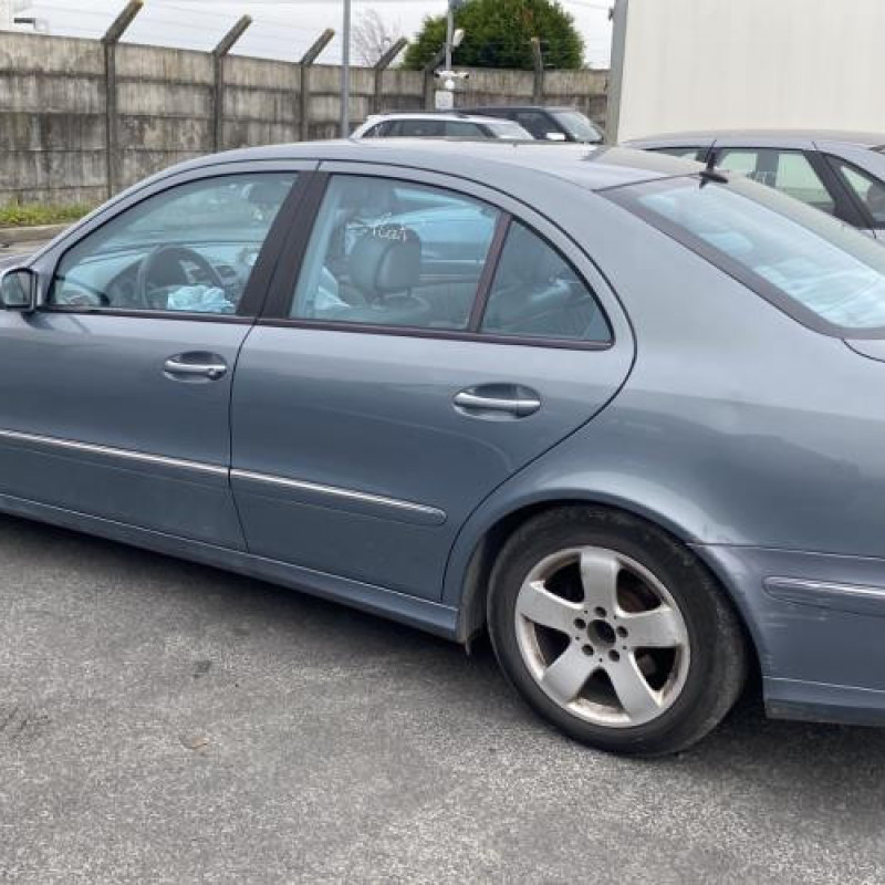 Porte avant gauche MERCEDES CLASSE E 211 Photo n°12