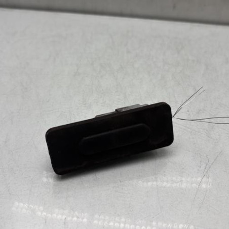 Bouton de coffre RENAULT CLIO 5 Photo n°1