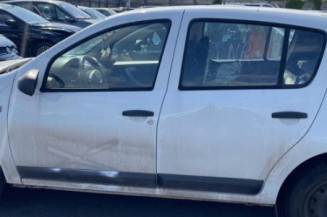 Poignee porte avant gauche DACIA SANDERO 1