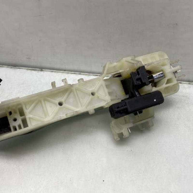 Poignee porte avant droit KIA SPORTAGE 3 Photo n°3