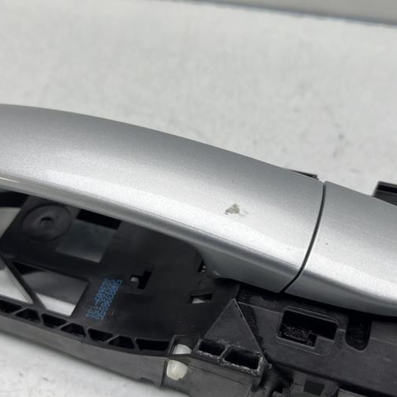 Poignee porte arriere gauche VOLKSWAGEN POLO 5 Photo n°2