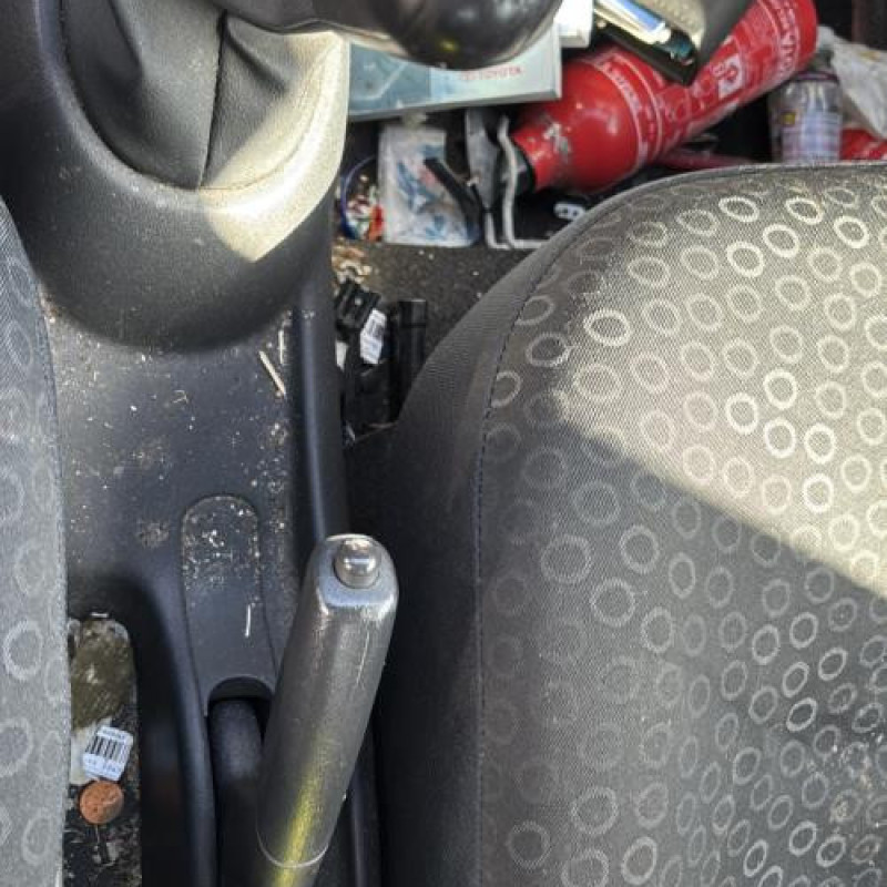 Poignee porte avant droit TOYOTA YARIS 1 Photo n°16