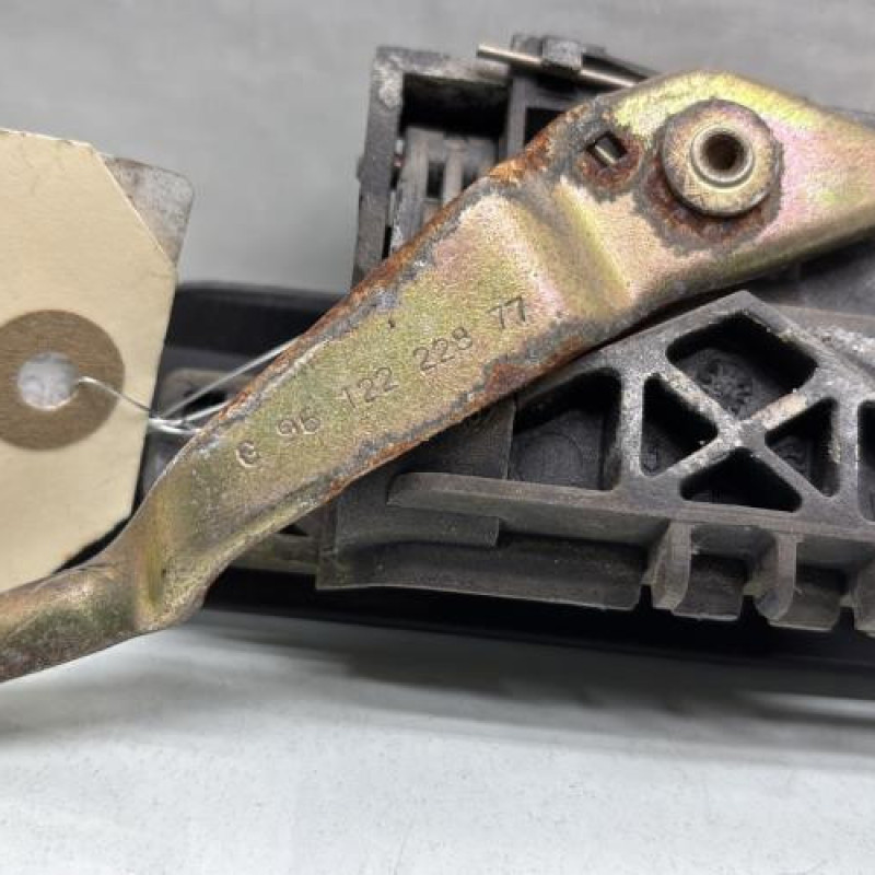 Poignee porte arriere gauche PEUGEOT 106 Photo n°3