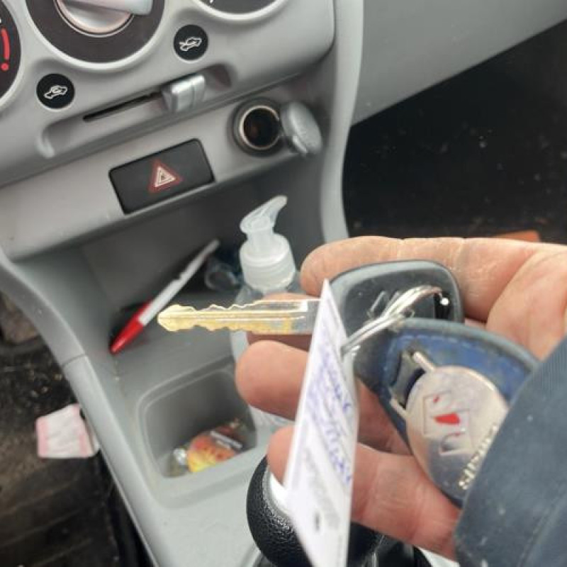 Poignee porte avant droit SUZUKI ALTO 3 Photo n°15