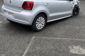 Poignee porte avant gauche VOLKSWAGEN POLO 5