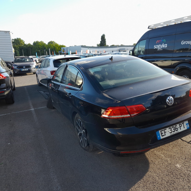 VOLKSWAGEN PASSAT 7 PHASE 1 2.0 TDI - 16V TURBO Photo n°2