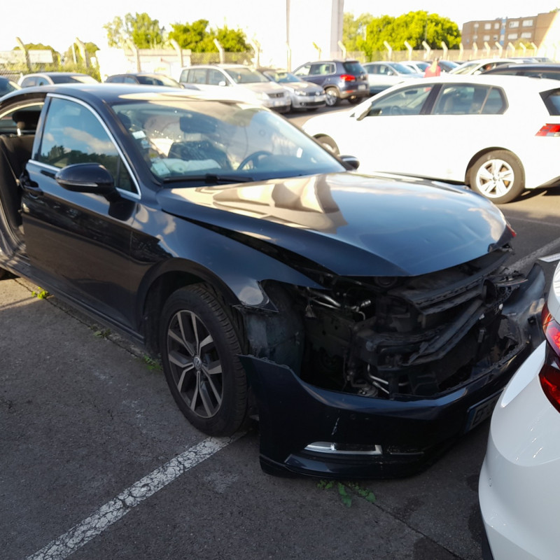 VOLKSWAGEN PASSAT 7 PHASE 1 2.0 TDI - 16V TURBO Photo n°3