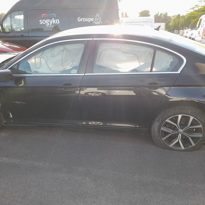 VOLKSWAGEN PASSAT 7 PHASE 1 2.0 TDI - 16V TURBO Photo n°8