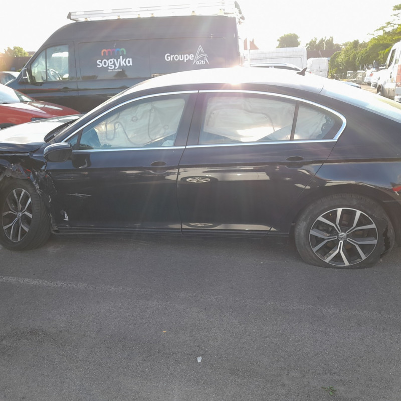 VOLKSWAGEN PASSAT 7 PHASE 1 2.0 TDI - 16V TURBO Photo n°9