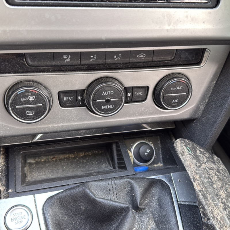 VOLKSWAGEN PASSAT 7 PHASE 1 2.0 TDI - 16V TURBO Photo n°14