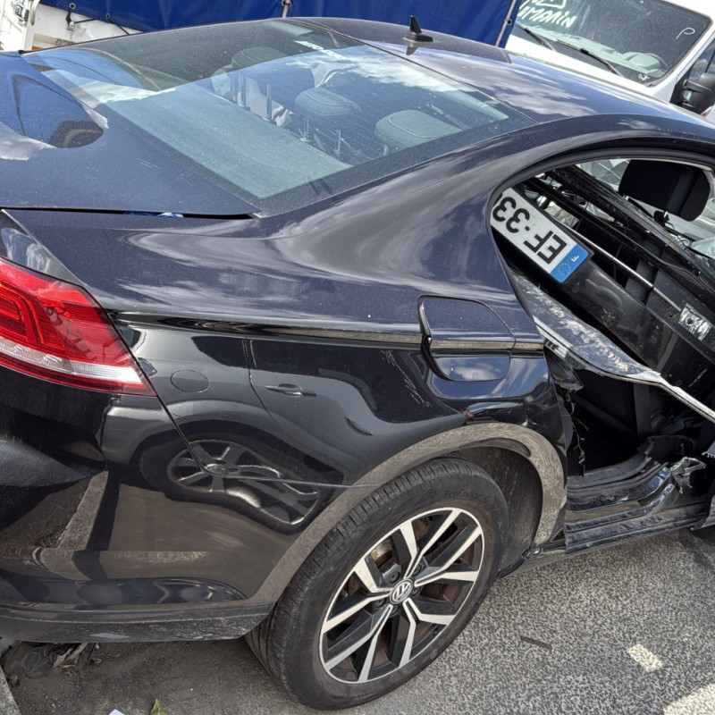 VOLKSWAGEN PASSAT 7 PHASE 1 2.0 TDI - 16V TURBO Photo n°23