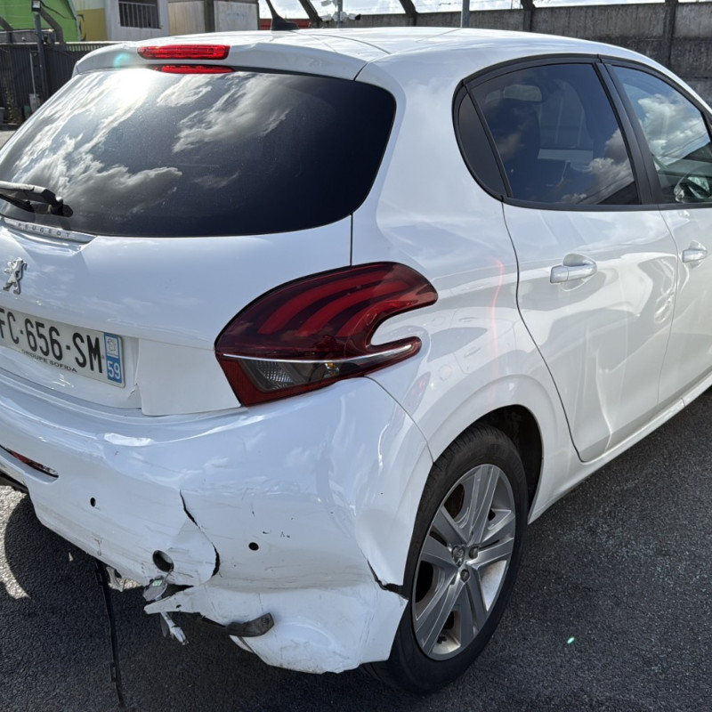 PEUGEOT 208 1 PHASE 2 1.5 BLUE HDI - 16V TURBO Photo n°14