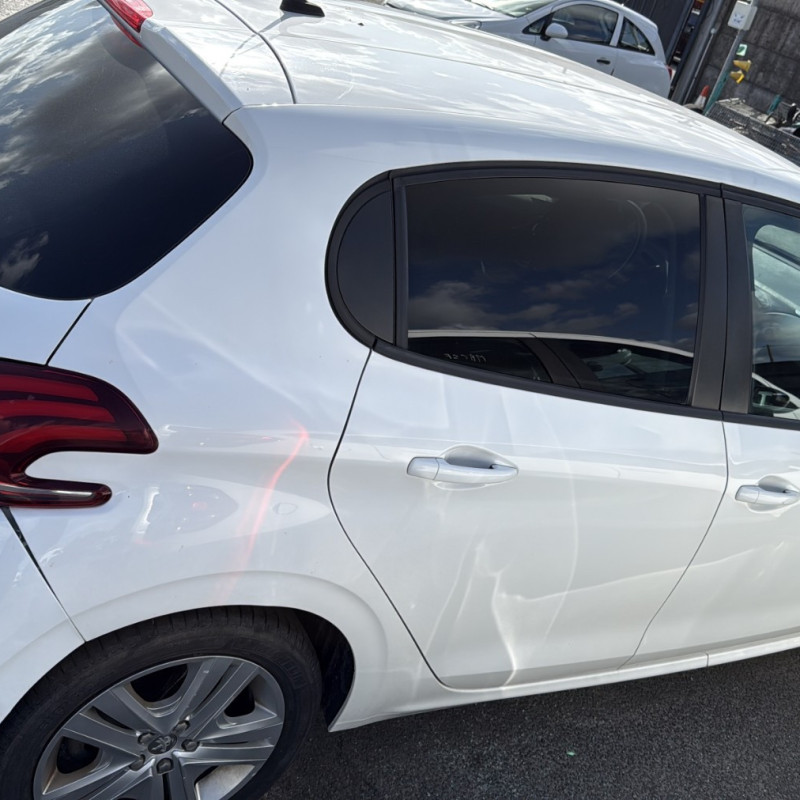 PEUGEOT 208 1 PHASE 2 1.5 BLUE HDI - 16V TURBO Photo n°17