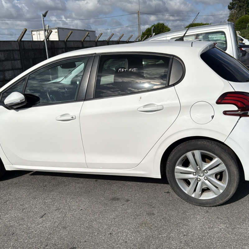 PEUGEOT 208 1 PHASE 2 1.5 BLUE HDI - 16V TURBO Photo n°18