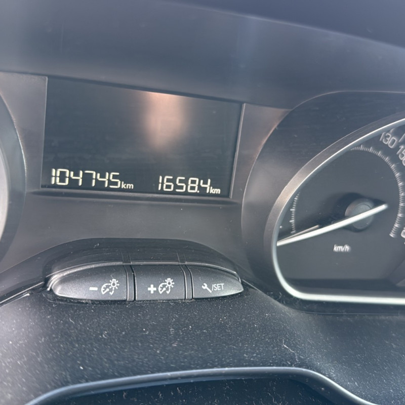 PEUGEOT 208 1 PHASE 2 1.5 BLUE HDI - 16V TURBO Photo n°26