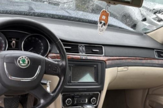 Aile avant gauche SKODA SUPERB 2