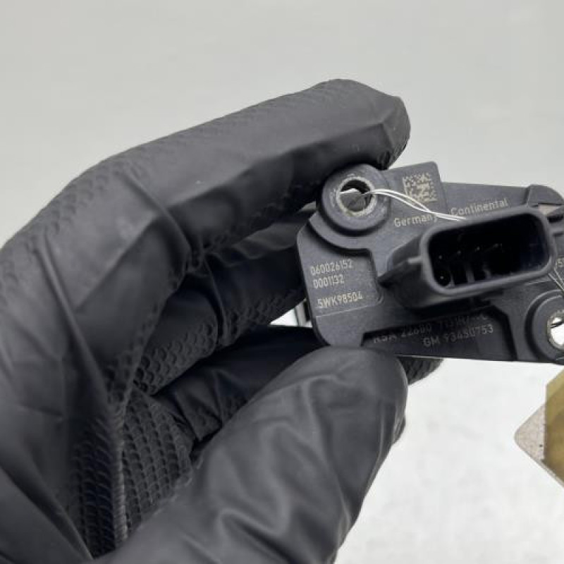 Debitmetre RENAULT TRAFIC 3 Photo n°4