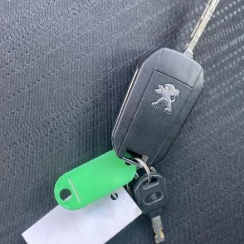 Porte avant droit PEUGEOT 208 1 Photo n°17