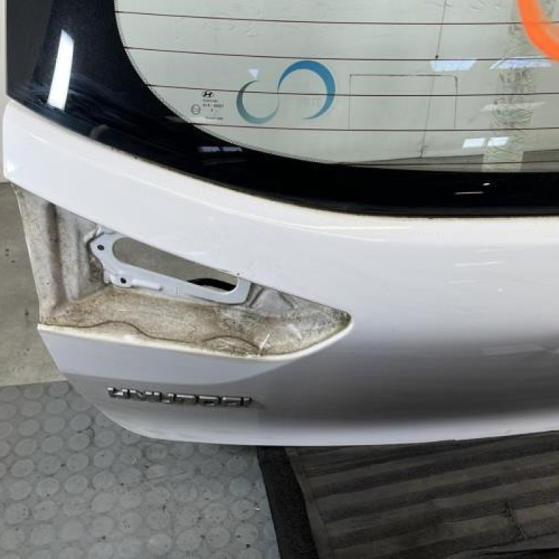 Malle/Hayon arriere HYUNDAI I 20 2 Photo n°5