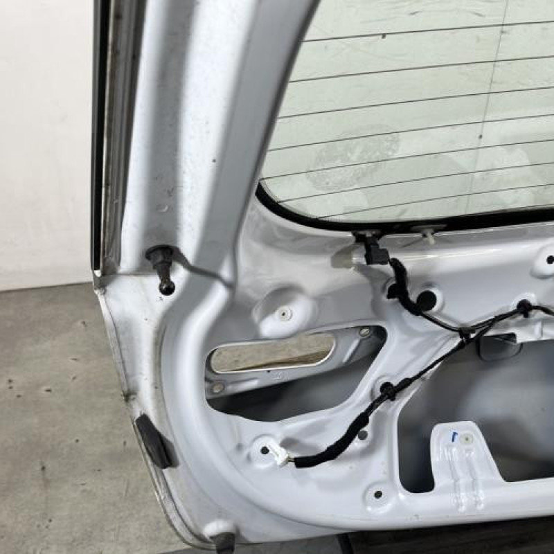 Malle/Hayon arriere HYUNDAI I 20 2 Photo n°9