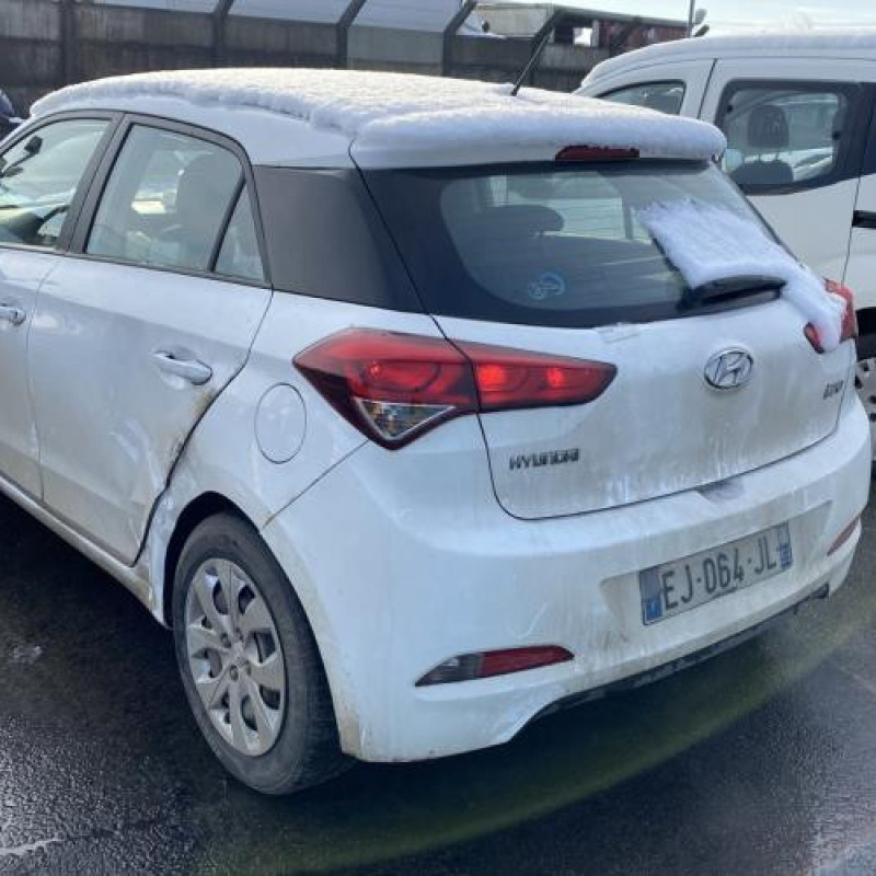 Pare choc arriere HYUNDAI I 20 2 Photo n°10