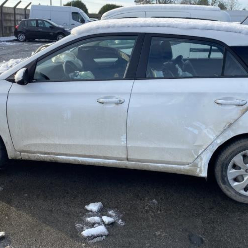 Pare choc arriere HYUNDAI I 20 2 Photo n°12
