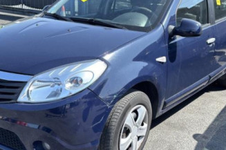 Aile avant gauche DACIA SANDERO 1
