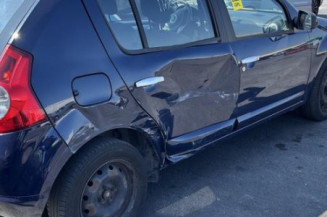 Aile avant gauche DACIA SANDERO 1