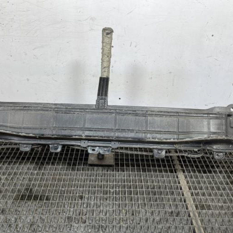 Renfort pare choc arriere (traverse) HYUNDAI I 20 2 Photo n°1