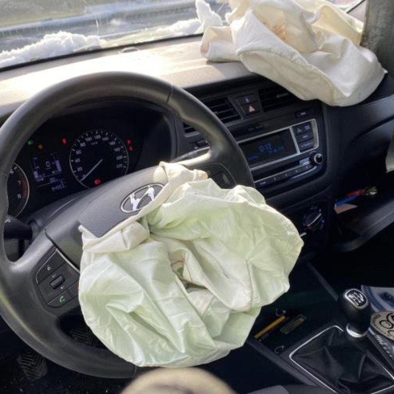 Renfort pare choc arriere (traverse) HYUNDAI I 20 2 Photo n°17