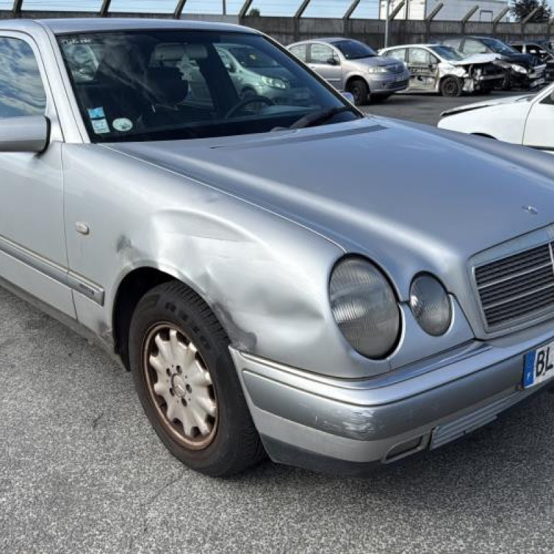 Aile avant gauche MERCEDES CLASSE E 210 Photo n°9
