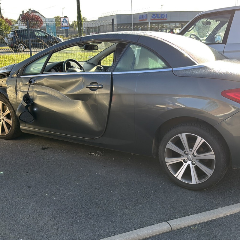 PEUGEOT 308 1 PHASE 2 CABRIOLET 2.0 HDI - 16V TURBO Photo n°4