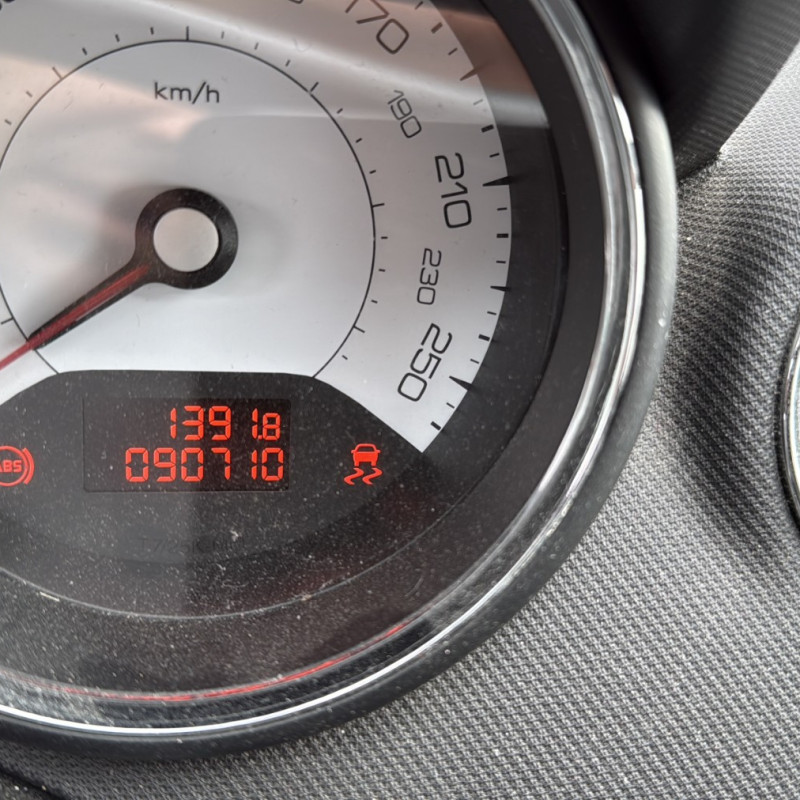 PEUGEOT 308 1 PHASE 2 CABRIOLET 2.0 HDI - 16V TURBO Photo n°29