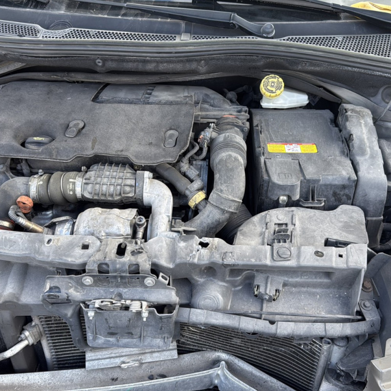 PEUGEOT 2008 1 PHASE 1 1.6 HDI - 8V TURBO Photo n°9