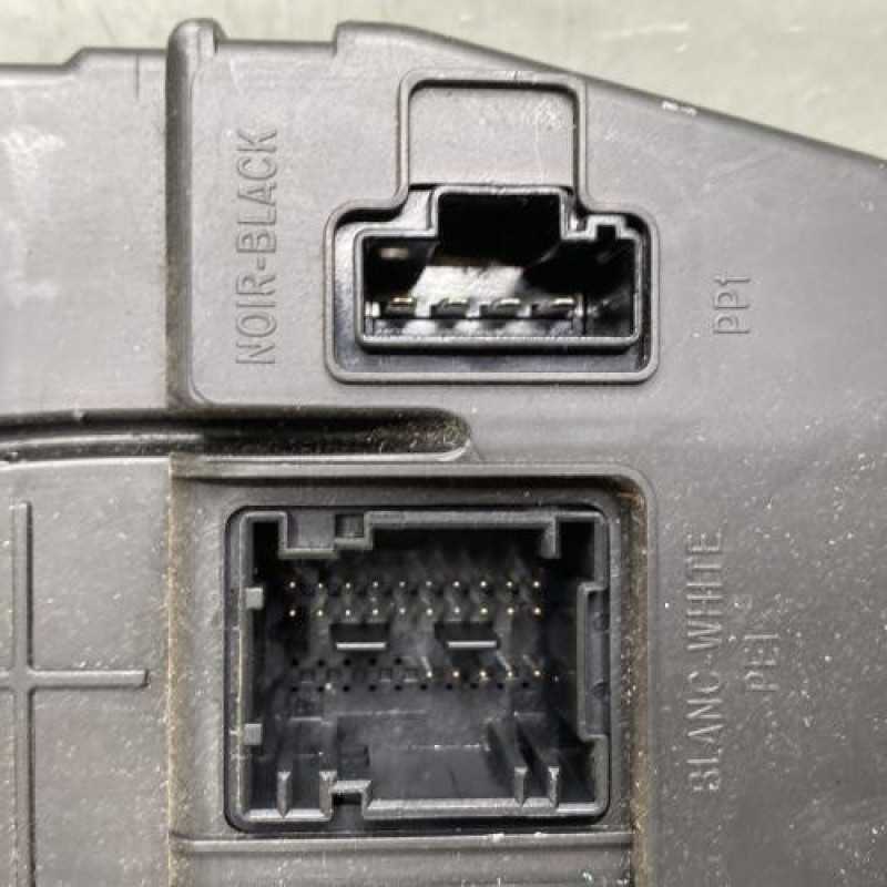 Boitier BSI RENAULT GRAND SCENIC 2 Photo n°3