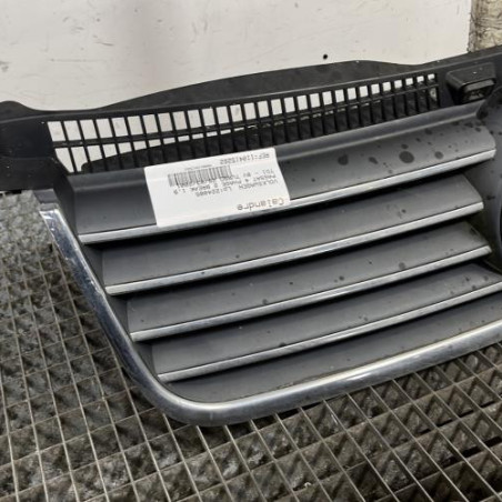 Calandre VOLKSWAGEN PASSAT 4