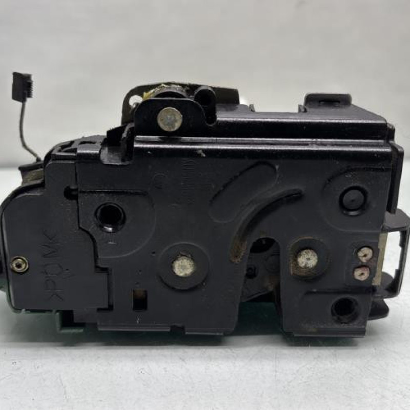 Serrure arriere droit VOLKSWAGEN GOLF 4 Photo n°1