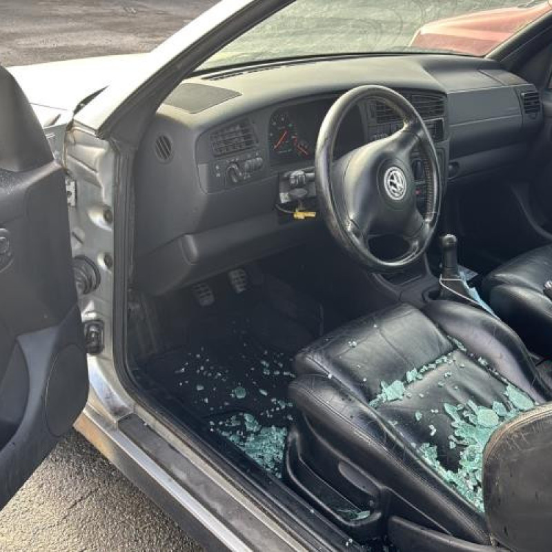 Calandre VOLKSWAGEN GOLF 4 Photo n°13