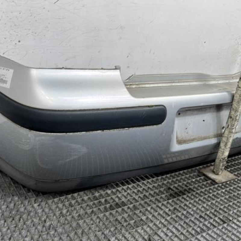 Pare choc arriere VOLKSWAGEN GOLF 4 Photo n°2
